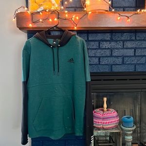 Like NEW Old Skool Adidas hoodie Men’s Large L Get ready for cool weather! :))